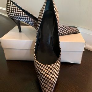 Nine west black and gray polkadot satin pump SZ 9